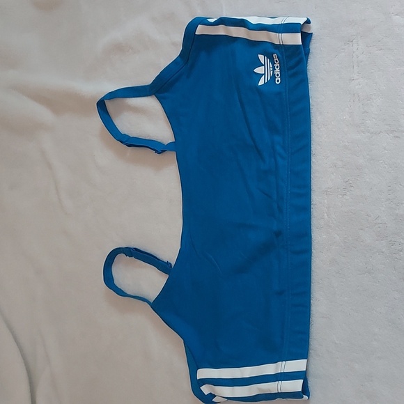 Adidas Essentials - Picture 2 of 13